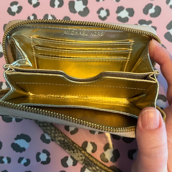 Michael Kors snakeskin wristlet / wallet - Picture 3 of 3